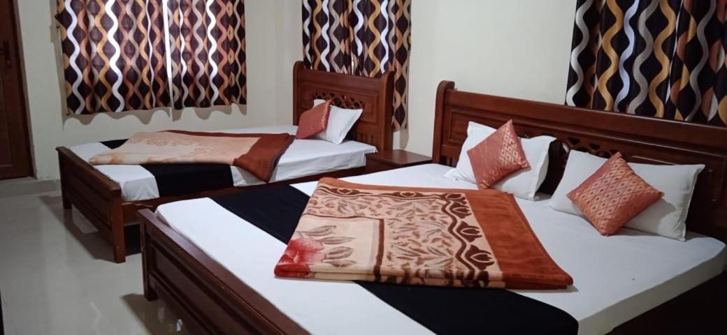 אוטי Hotel Nakshatra מראה חיצוני תמונה