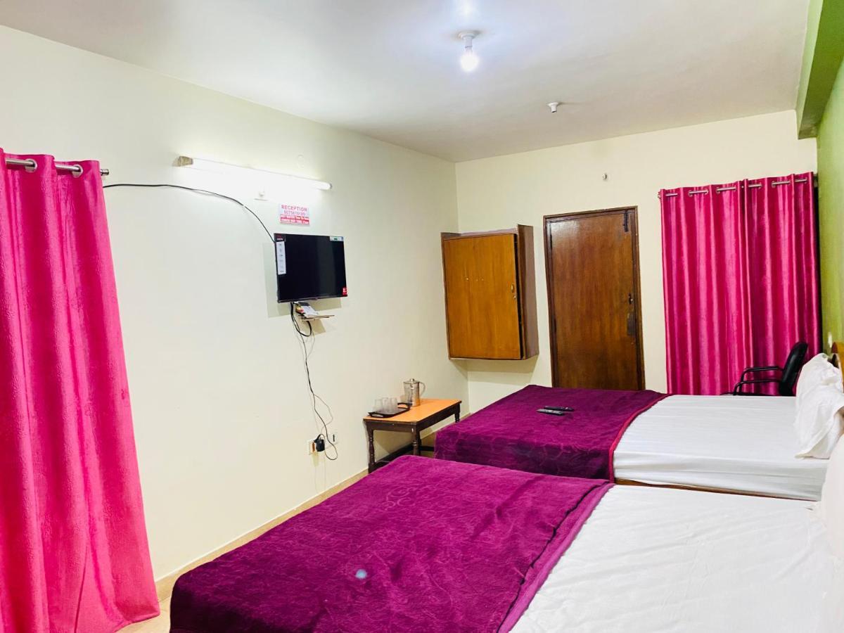 אוטי Hotel Nakshatra מראה חיצוני תמונה